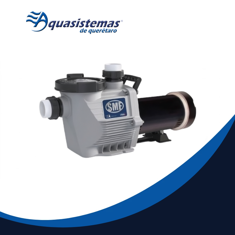 Bomba de piscina gris con motor negro y etiqueta azul SME, logo de Aquasistemas de Querétaro en la esquina