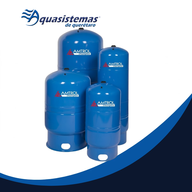 Conjunto de tanques presurizados azules de la marca Champion (AMTROL) mostrado en grupo, utilizados en instalaciones hidráulicas para piscinas y sistemas de agua.