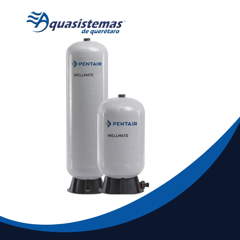 Tanques presurizados WellMate de Pentair, fabricados en fibra de vidrio, en dos tamaños verticales con bases negras, ideales para sistemas hidráulicos de albercas.