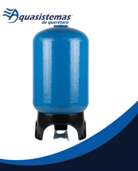 Tanque de fibra de vidrio azul con base tripoide, diseñado para sistemas de filtración y almacenamiento de agua, de Aquasistemas de Querétaro.