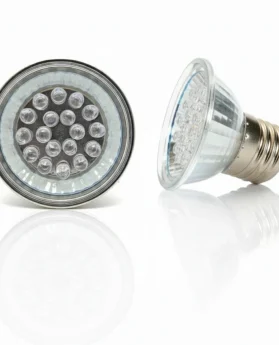 Bombilla LED con base de tornillo y múltiples diodos en un diseño compacto y eficiente.
