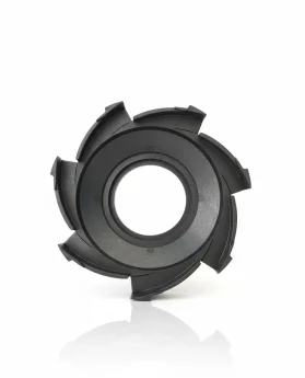 Accesorio de plástico negro con diseño en espiral, utilizado en sistemas hidráulicos o de construcción.