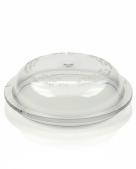 Tapa transparente de plástico con forma de cúpula, utilizada en aplicaciones diversas.