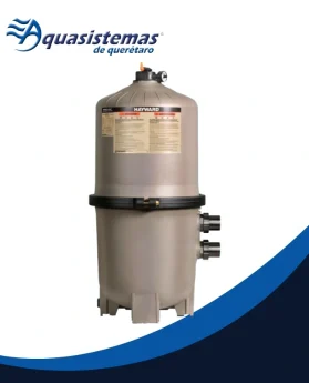 Filtro de múltiples cartuchos SwimClear de la marca Hayward para albercas residenciales