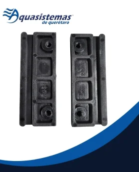 Par de guías plásticas reforzadas para sistemas de cubierta eléctrica de piscinas.